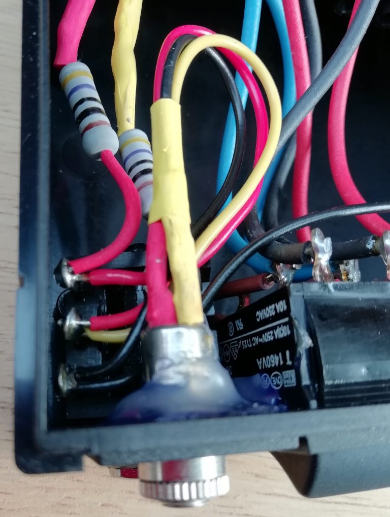 Connecting Headphones to speaker output Wired Wood