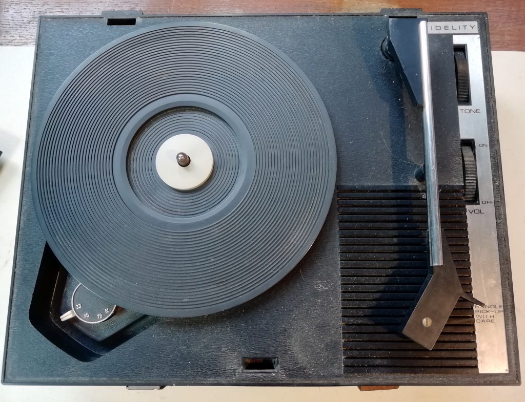 Fidelity FE 42 portable record player Wired Wood